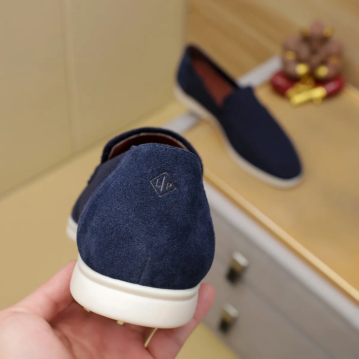 Men's Men's Shoes 💰 400 Loro PIana moccasin made of wish wool fabric. The upper is made of knitted fabric, made on a loom, and then attached to a rubber sole. The Rain System's water-repellent treatment enhances the shoe's functional design, while the suede details give the shoe a sense of elegance and sophistication. Made from Wish, fine wool from Australian and New Zealand Merino sheep 38-44